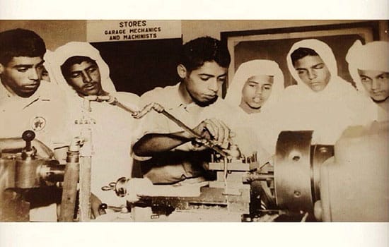 السيرة المصورة لسماحة آية الله الشيخ عيسى أحمد قاسم